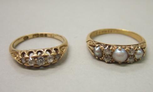 Appraisal: A Victorian ct gold and diamond set five stone ring