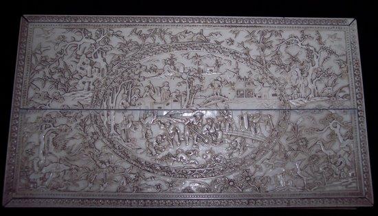 Appraisal: An ivory box circa the lid carved birds and trees