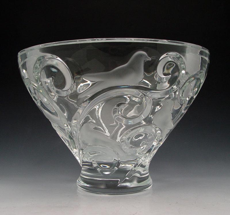 Appraisal: LARGE LALIQUE VERONE BIRD DESIGN CRYSTAL BOWL Inscribed Lalique France