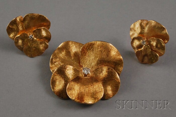 Appraisal: kt Gold and Diamond Pansy Suite a brooch and matching