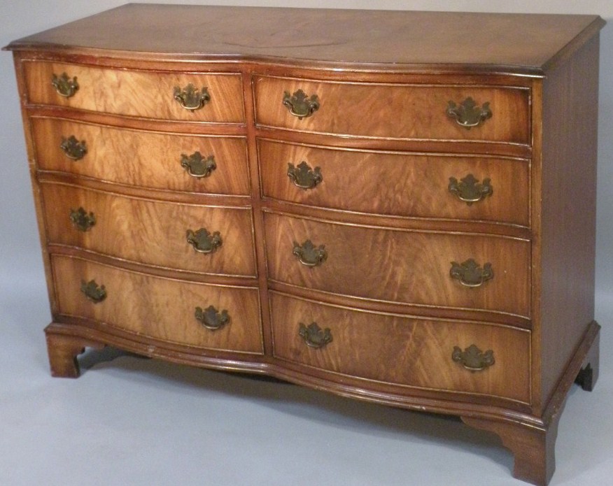 Appraisal: A thC serpentine fronted double chest of drawers set with