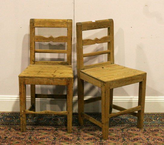 Appraisal: A pair of rustic pine ladder back chairs