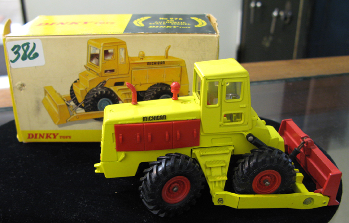 Appraisal: A COLLECTIBLE DINKY TOY Michigan Tractor Dozer with original box