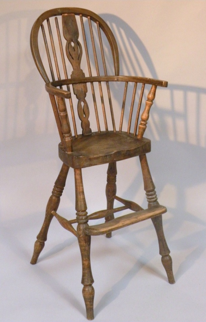 Appraisal: An early thC ash and elm child's Windsor highchair with