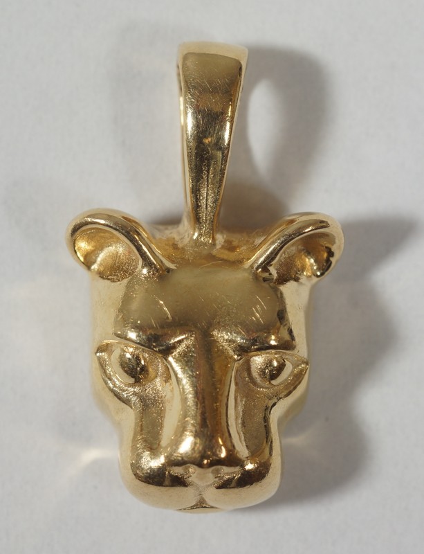 Appraisal: K YG lion head pendant high dwt