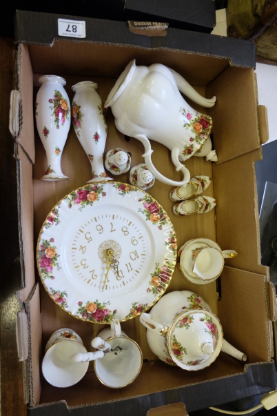 Appraisal: A collection of Royal Albert Old Country Roses china to