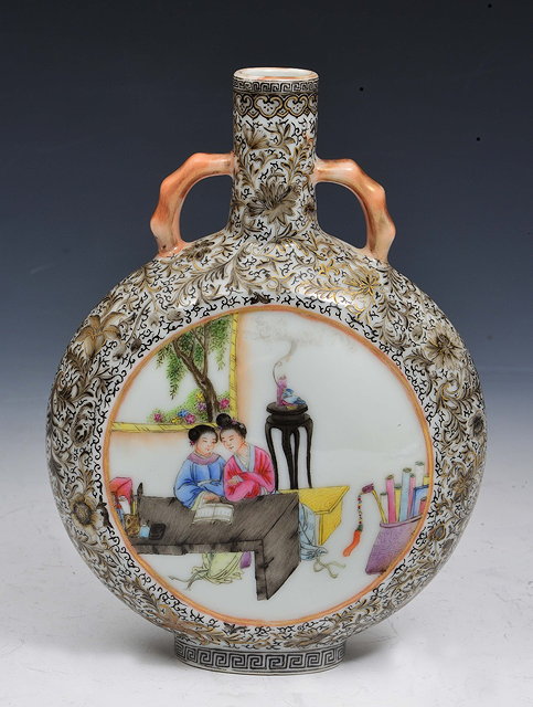 Appraisal: A CHINESE PORCELAIN SMALL MOON FLASK one side with ladies