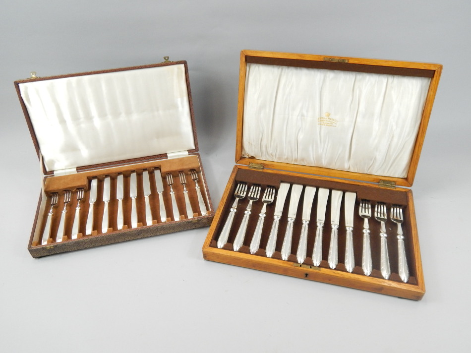 Appraisal: A cased set of Pearson Bros entree knives and forks