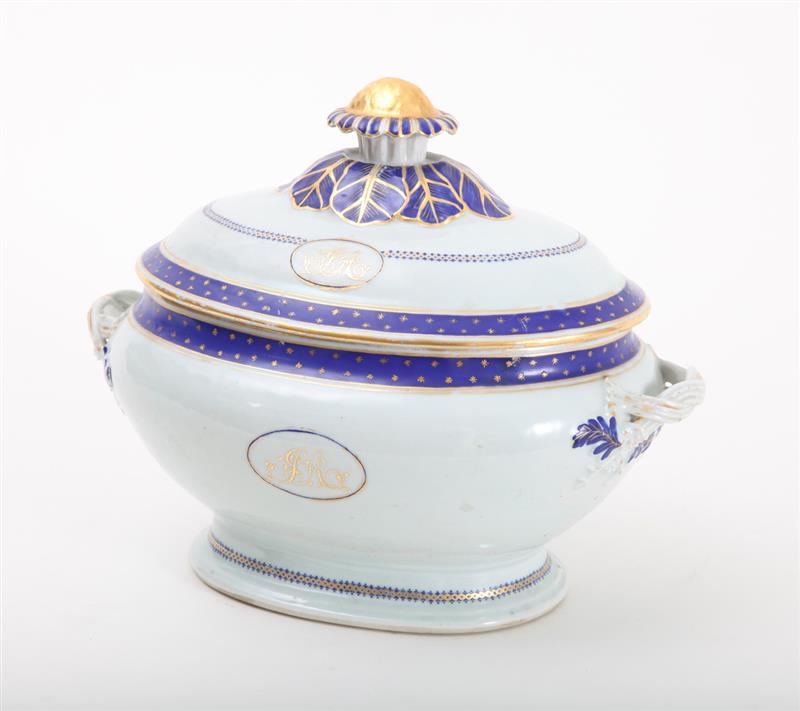 Appraisal: CHINESE EXPORT PORCELAIN MONOGRAMMED TUREEN AND COVER The oval bowl