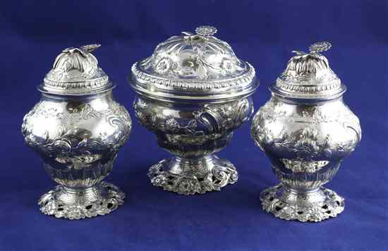 Appraisal: A good pair of George III silver tea caddies and