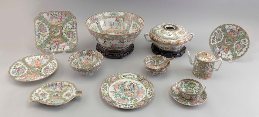 Appraisal: LARGE LOT OF CHINESE EXPORT PORCELAIN TH CENTURYLARGE LOT OF