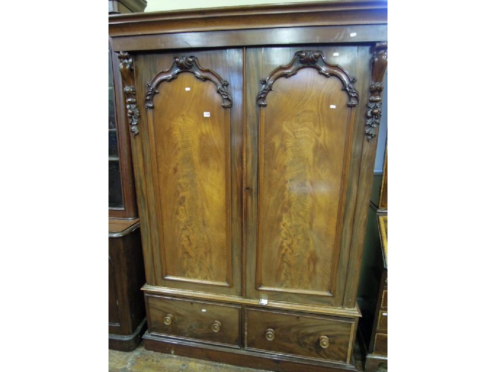 Appraisal: A good quality Victorian mahogany wardrobe with stepped and moulded