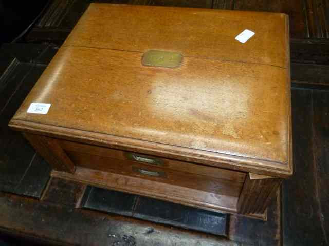 Appraisal: AN OLD OAK CANTEEN CASE with lifting lid and two