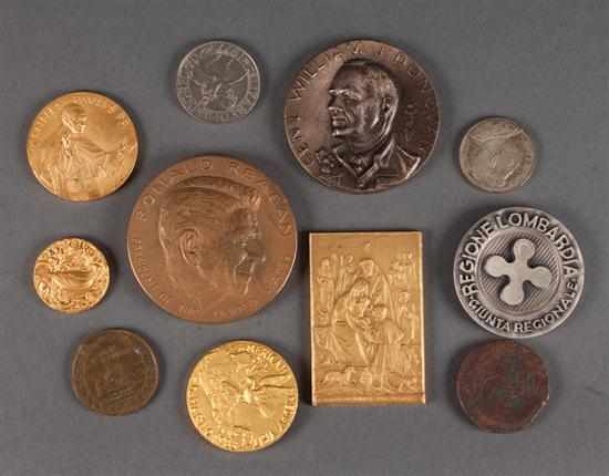 Appraisal: International Group of nine bronze medals and two coins including