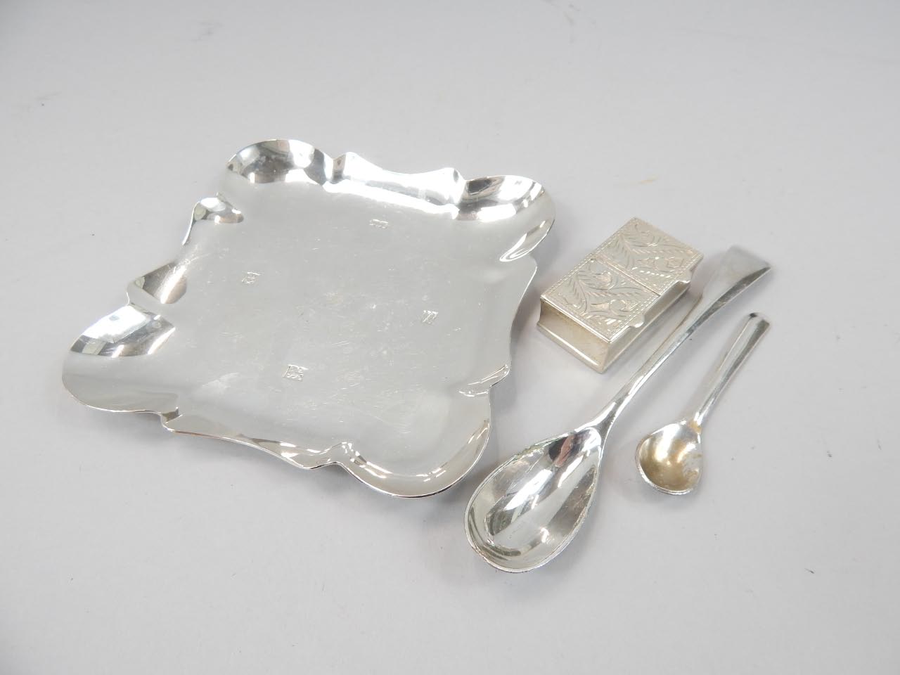 Appraisal: Various silver plate etc to include an Elizabeth II ashtray