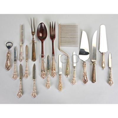 Appraisal: SILVER HOLLOW-HANDLED UTENSILS Seventeen pieces Floral handled fruit knives Coin