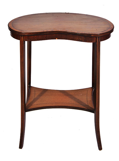 Appraisal: AN EDWARDIAN MAHOGANY KIDNEY SHAPED OCCASIONAL TABLE with crossbanded an