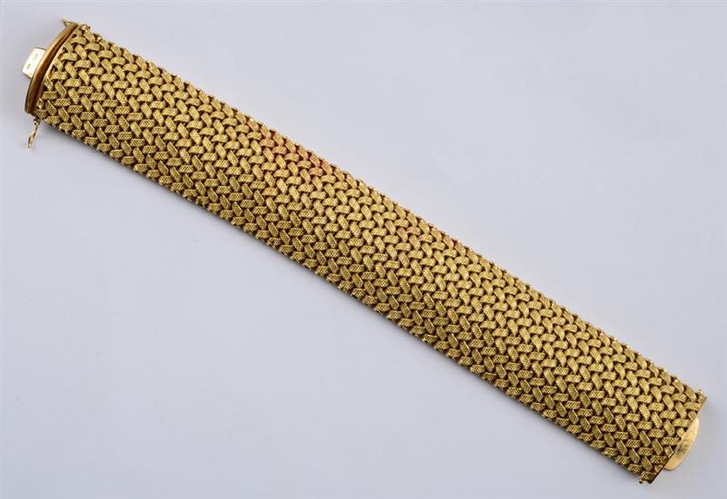 Appraisal: K GOLD MESH BRACELET Indistinctly stamped and marked k in