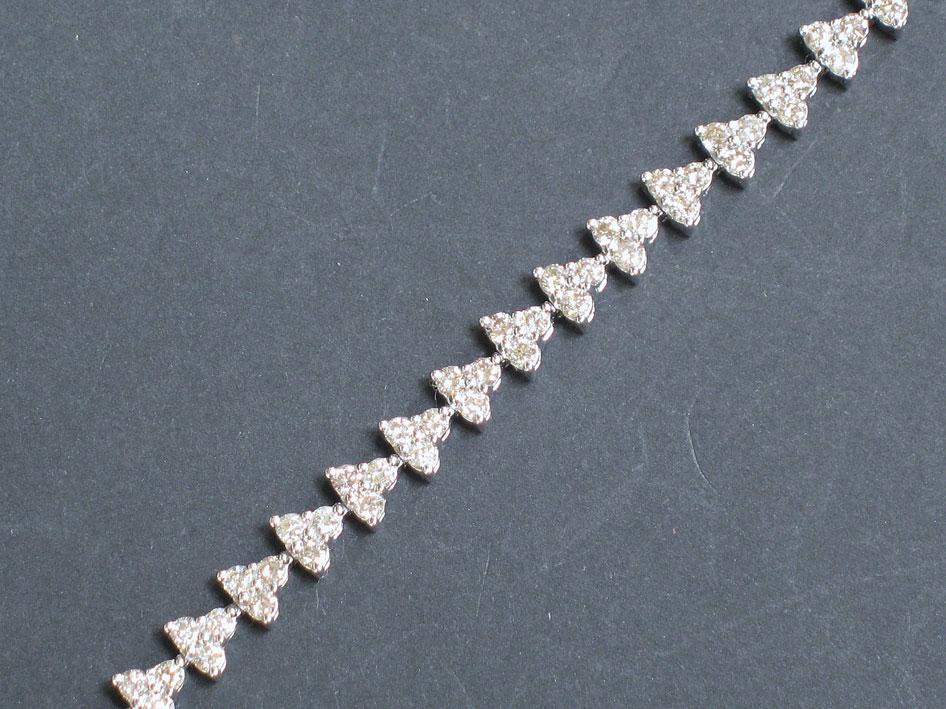 Appraisal: A MODERN CT WHITE GOLD DIAMOND BRACELET each link formed