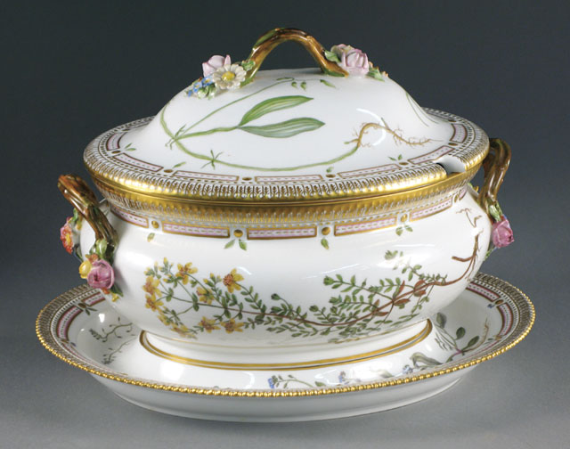 Appraisal: A 'FLORA DANICA' PORCELAIN OVAL SOUP TUREEN COVER AND STAND