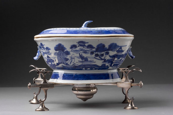 Appraisal: CANTON COVERED SOUP TUREEN WITH BOARS' HEAD HANDLES Length inches