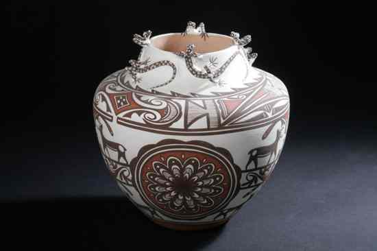 Appraisal: ZUNI LIZARD POT BY NOREEN SIMPLICIO - in high overall