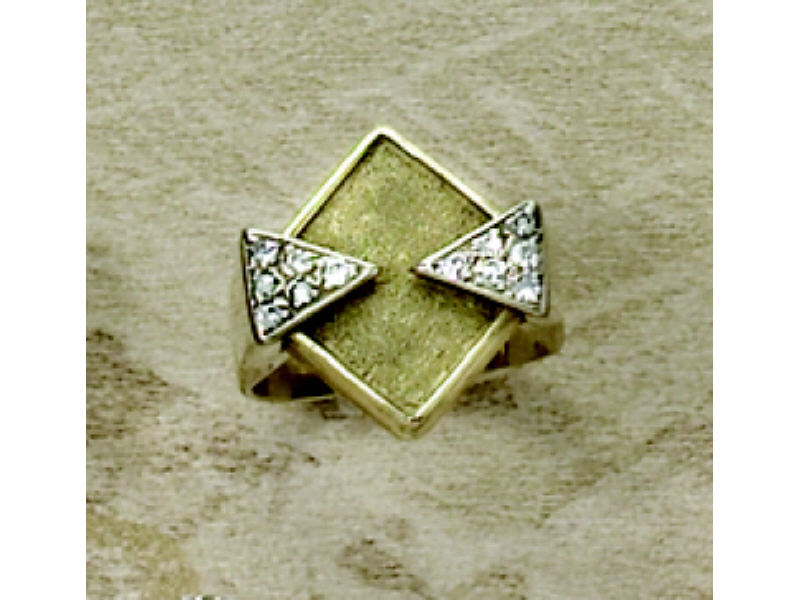 Appraisal: DIAMOND RING k yellow gold ring with geometric burnished finish