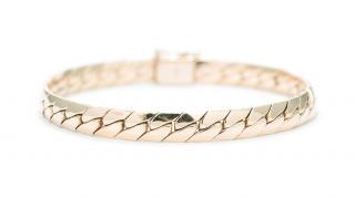 Appraisal: A WOVEN GOLD CHAIN BRACELET A WOVEN GOLD CHAIN BRACELETBracelet