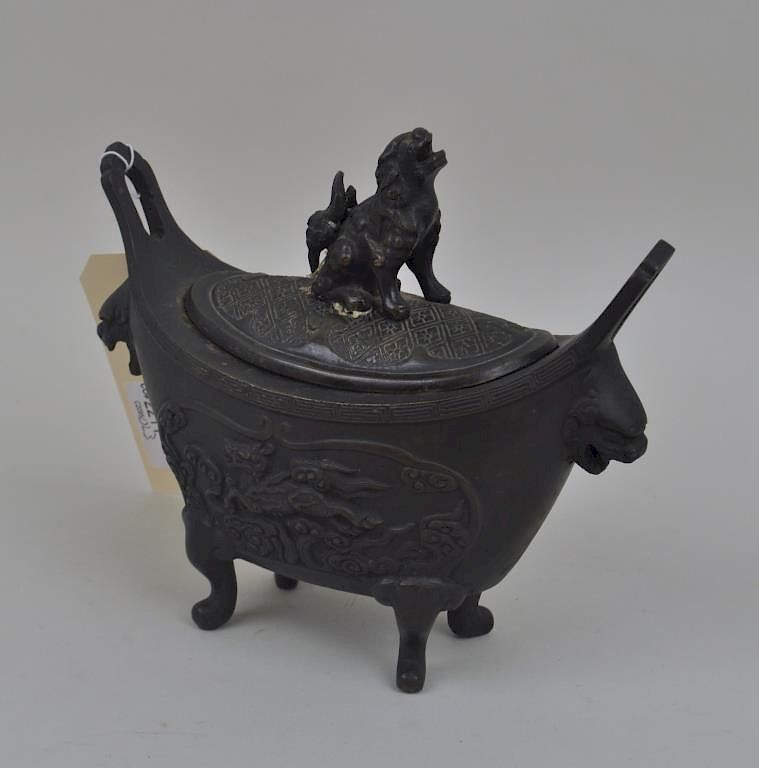 Appraisal: Chinese Bronze Incense Burner Qing Dynasty The foo dog finial