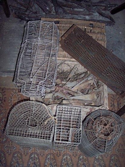 Appraisal: A quantity of wire traps various and a wicker basket