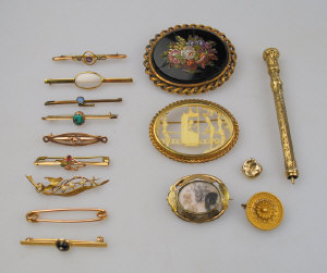 Appraisal: Large micro-mosaic brooch in gilt metal rope work setting to