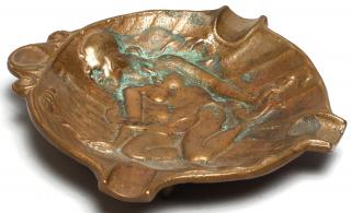 Appraisal: Art Nouveau Figural Bronze Nude Cigar Ashtray The cast scallop-shell