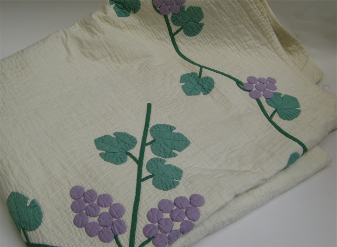 Appraisal: AN AMERICAN PIECED AND APPLIQUED QUILT in a grapevine pattern