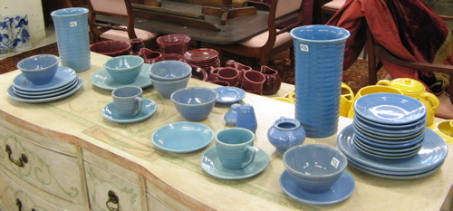 Appraisal: A GROUP OF PIECES OF CALIFORNIA BAUER POTTERY TABLEWARE in