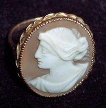 Appraisal: An oval shell cameo ring gold mounted in a lapped