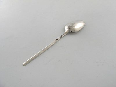 Appraisal: A George III silver scroll back marrow spoon the reverse