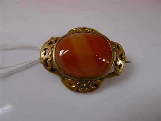 Appraisal: AN ANTIQUE AGATE SET BROOCH IN GOLD MOUNT