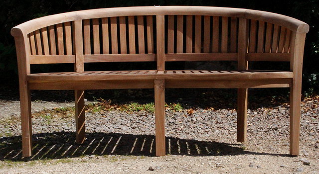 Appraisal: A TEAK CURVED AND SLATTED GARDEN BENCH cm wide