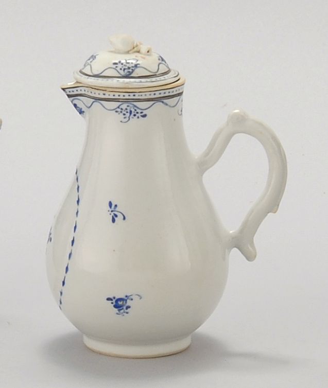 Appraisal: CHINESE EXPORT PORCELAIN SPARROW-BEAK COVERED CREAMER With blue floral decoration