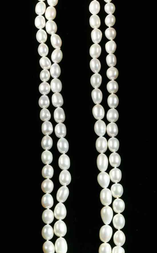 Appraisal: ENDLESS STRAND BAROQUE PEARL NECKLACE Composed of mm- mm pearls