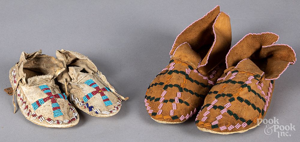 Appraisal: Two pair of beaded Sioux Indian moccasins Two pair of