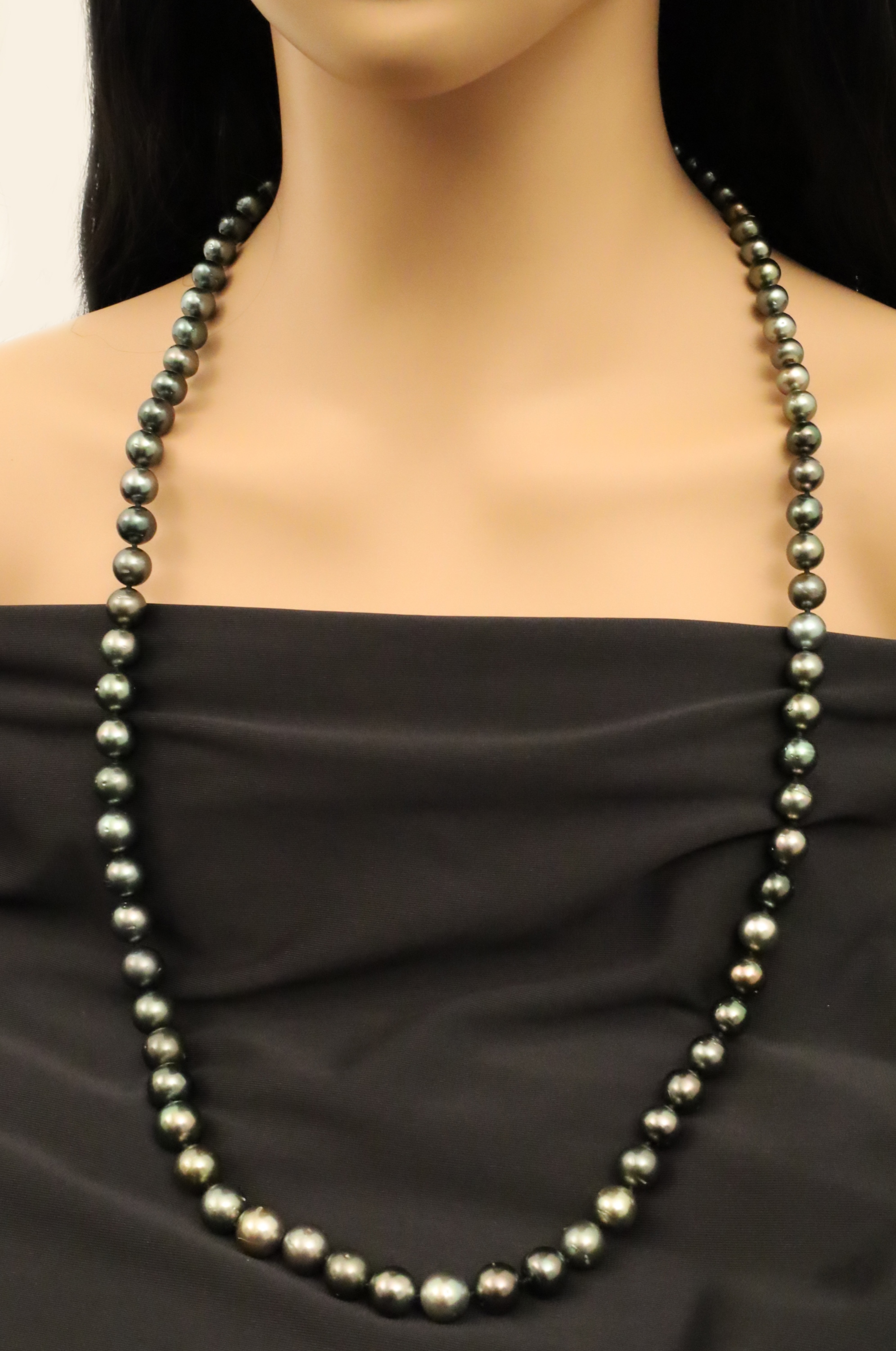 Appraisal: Tahitian pearl graduating single strand necklace pearls measuring from -