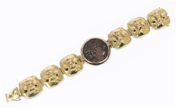 Appraisal: GOLD BRACELET WITH BRONZE COIN Yellow gold Decorative bracelet of