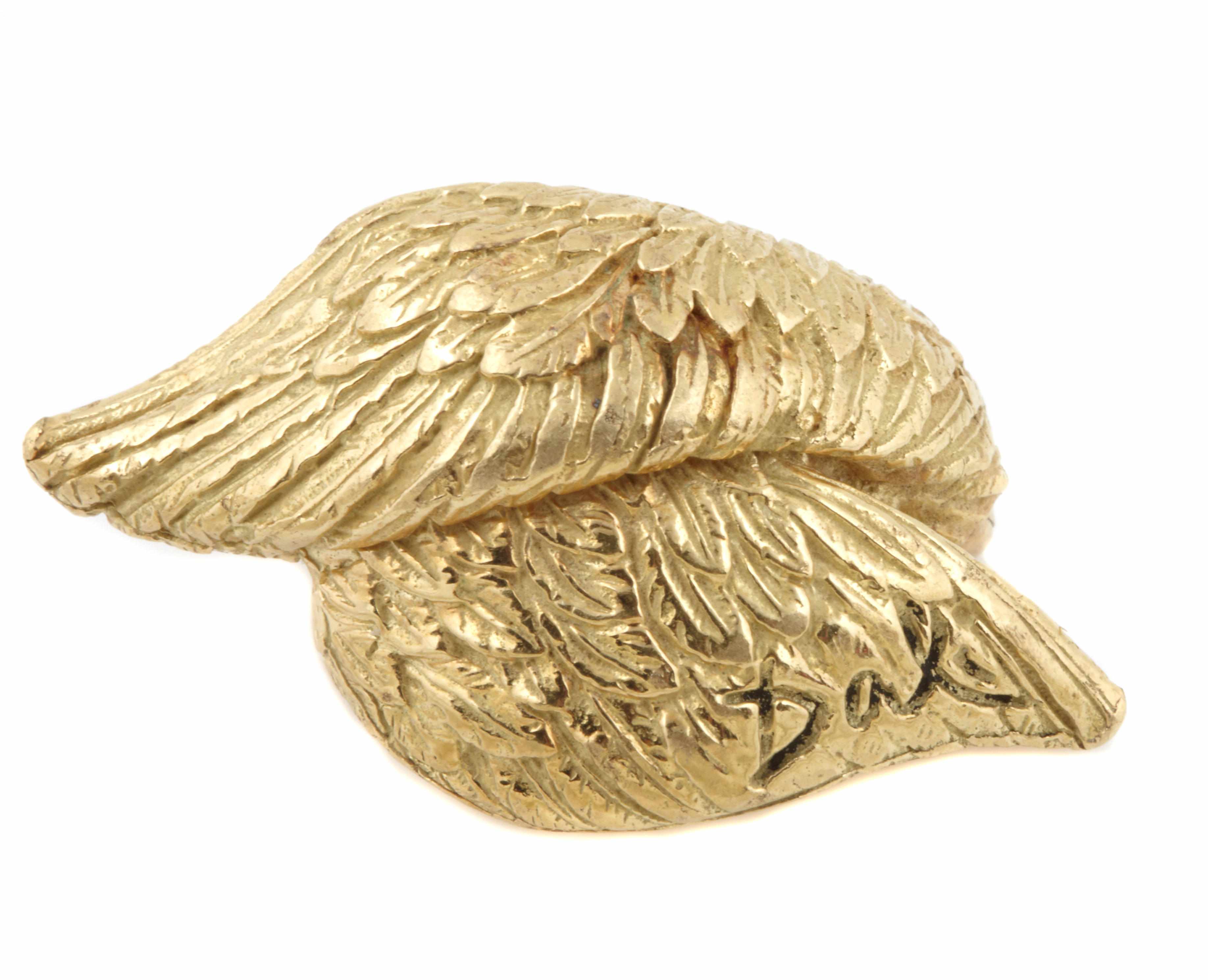 Appraisal: A k gold wing motif brooch Dali