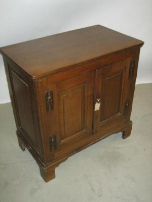 Appraisal: AN OAK CUPBOARD with moulded edged rounded oblong top two