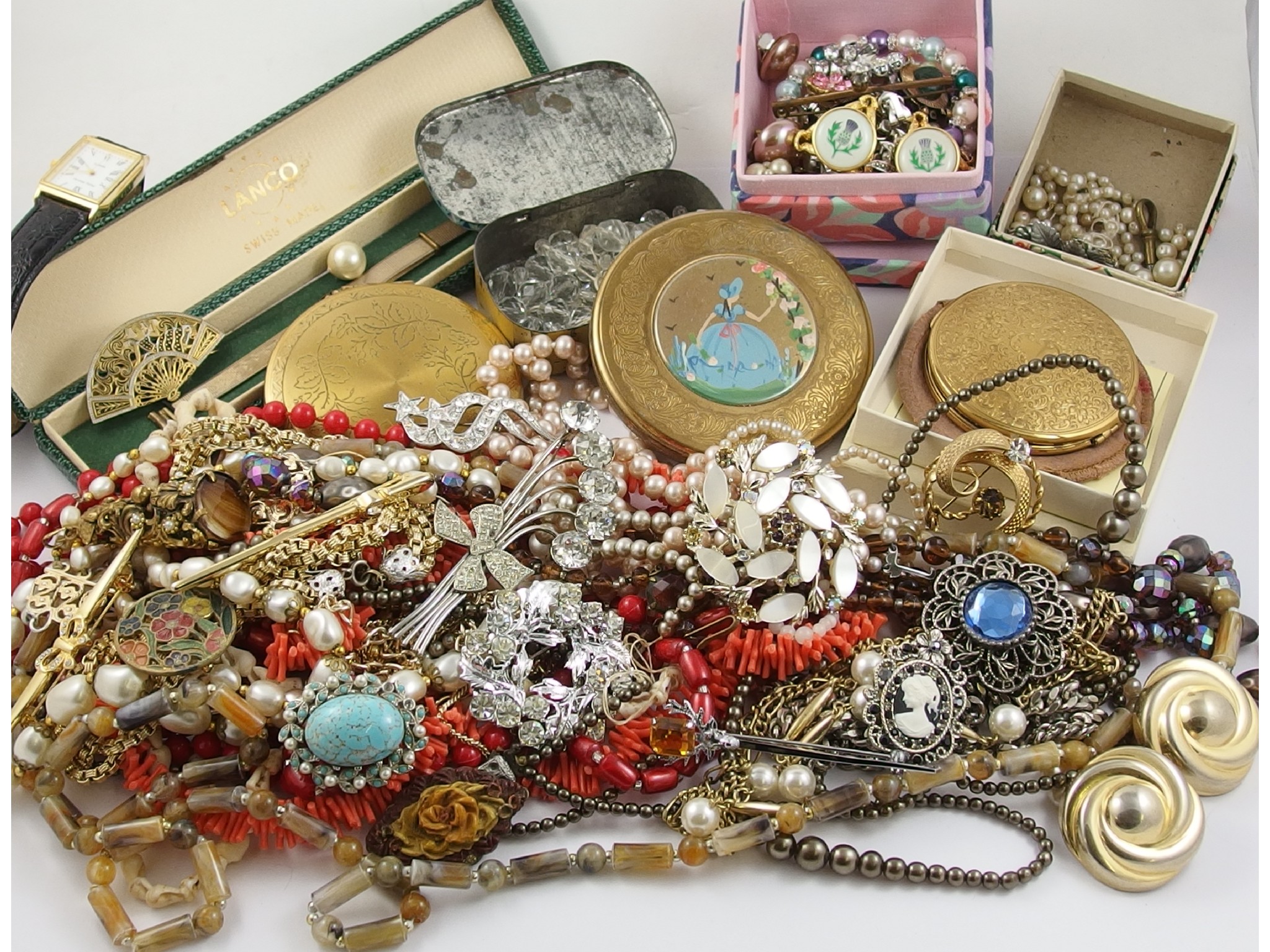 Appraisal: A collection of vintage costume jewellery and compacts