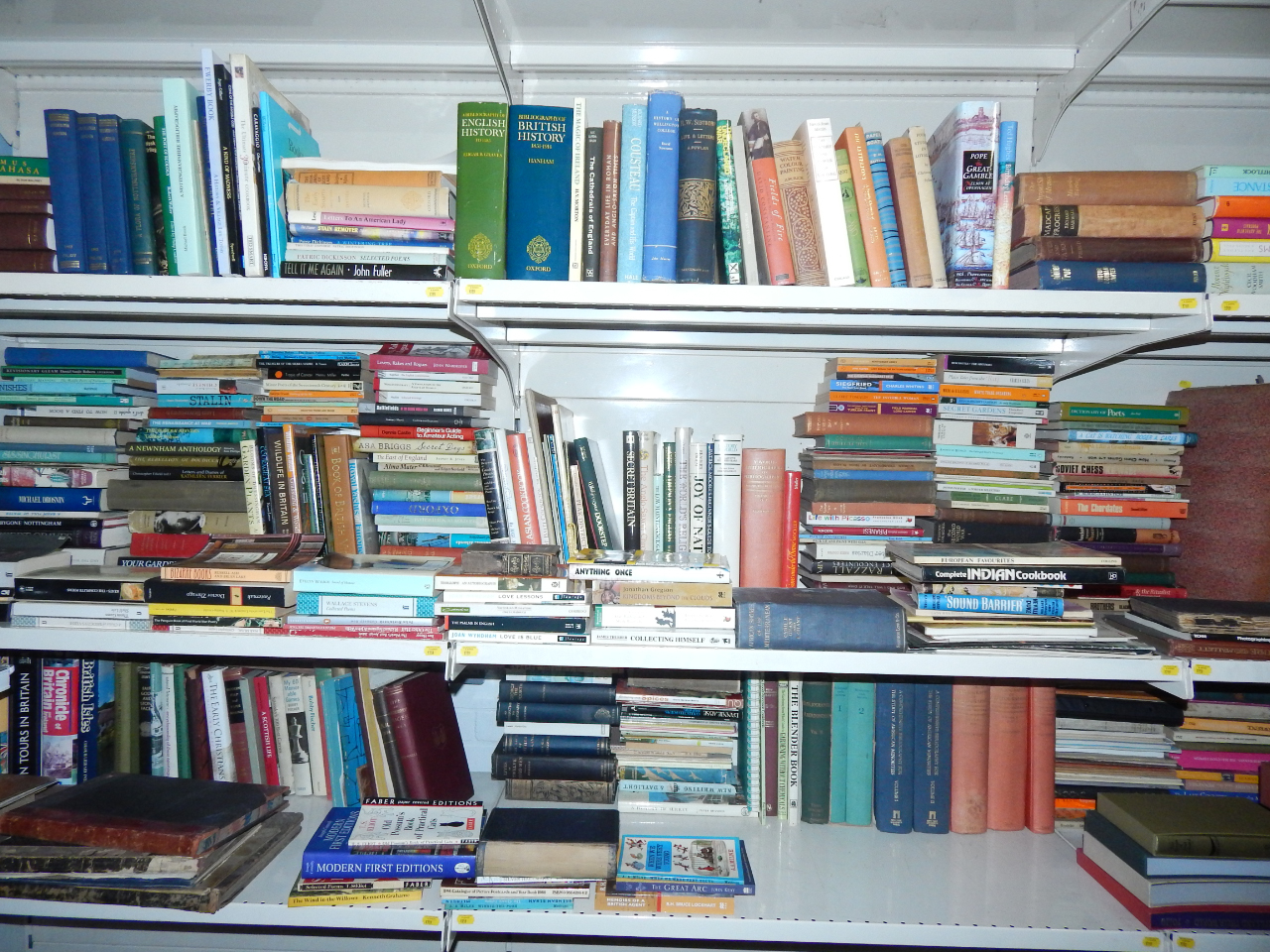 Appraisal: Selection of assorted books including Penguin History and Folio shelves