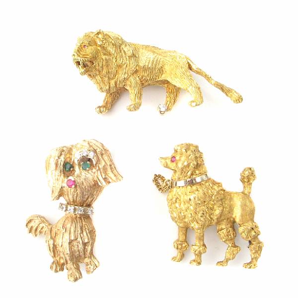 Appraisal: A collection of three amp k gold animal brooches one