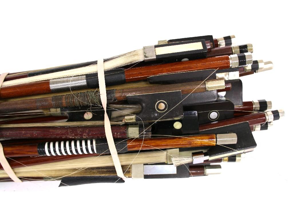 Appraisal: Large bundle of violin bows