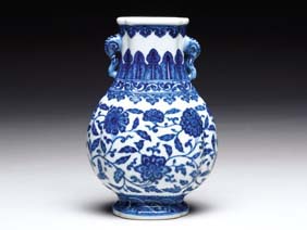 Appraisal: QIANLONG BLUE AND WHITE VASE Antique Chinese Qianlong mark and